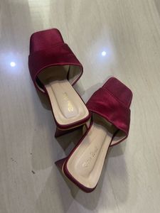 Retro-Walk Velvet Finished Heels