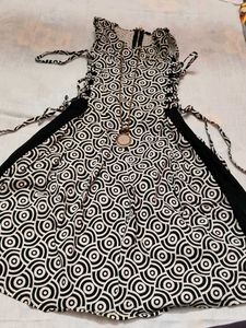 Chic Black &amp; White Geometric Dress