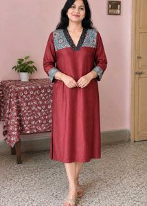 Maroon V-Neck Printed Kurta