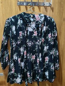 Chic Floral Tie-Neck top