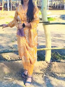 v- neck kurta set with dupatta