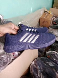 NEW NO USED SPORTS SHOES FOR MEN.