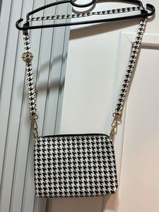 Chic Houndstooth Crossbody Bag