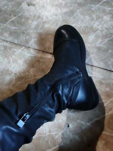 Chic Black Over-the-Knee Boots