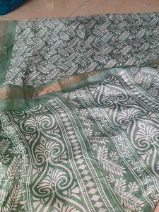 Elegant Green Saree with White Leaf Print
