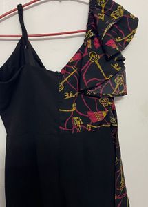 Chic Black Jumpsuit with Printed Accent