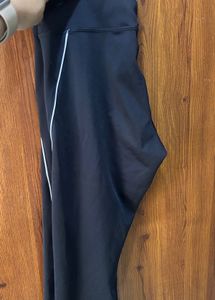Black Cropped Athleisure Leggings