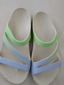 price drop! Crocs kids Flip Flops