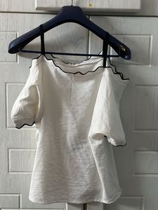 🦢Off-Shoulder White Top