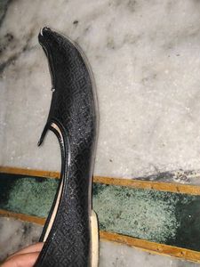 Stylish Black Juttis for Men