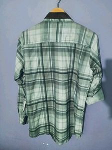 Stylish Plaid Long-Sleeve Shirt