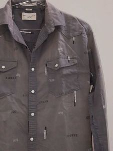 Stylish Men's Button-Down Shirt