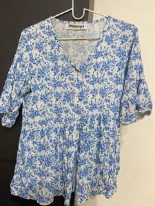 Chic Blue Floral Print V-Neck Top