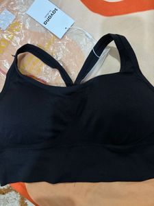 Comfortable Sports Bra with Cross Strap Design
