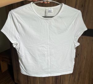 H&amp;M Cropped White T-Shirt