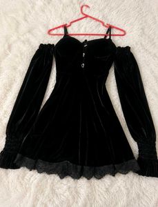 Black Velvet Off-Shoulder Dress.~Gemeiyi studio