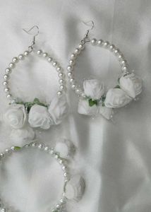 Elegant White Flower &amp; Pearl Bangles with Matching