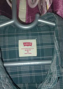 Levi's Men's Plaid Button-Down Shirt