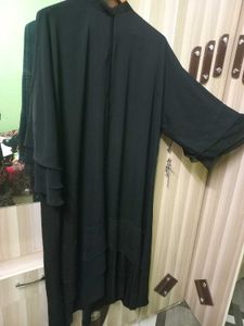 Elegant Black Abaya with Pleated Hem