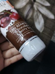 Everyuth TanRemoval Chocolate&amp;Cherry Scrub+Freebie