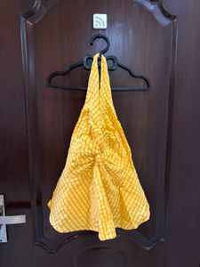 Cute yellow striped top