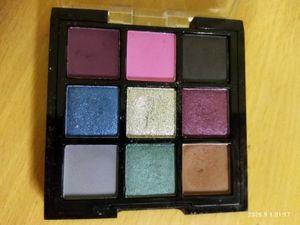 Versatile 9 Color Eyeshadow Palette