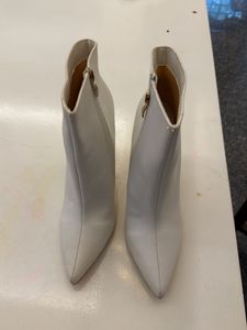 Chic White Pointed Toe Ankle Boots