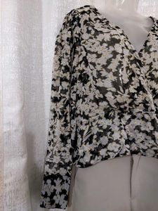 Formal floral blouse with gold shimmers