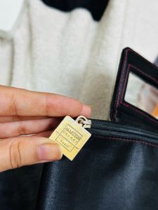Black Pouch by master colors