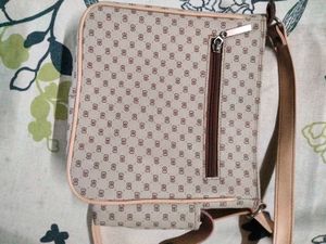 Branded mapas sling bag
