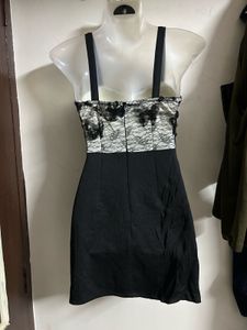 Chic Black &amp; Lace Mini Dress