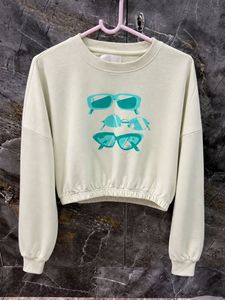 Cream Cropped Sweatshirt 🩵