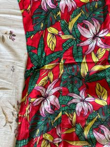 Vibrant Floral Sleeveless Dress 🌺