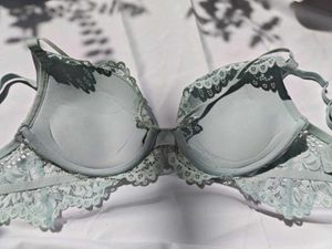 Delicate Lace Front Closure Bra