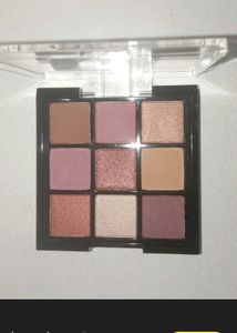 Lakme Eyeshadow shade: E2 Blush Bloom