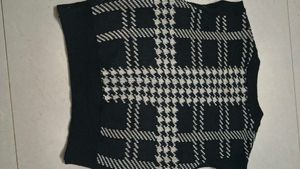 Chic Plaid Knit Vest Sweater