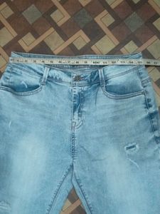 ⚡ ⚡ Flash Sale ⚡ ⚡ B: Distressed Jeans