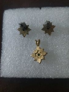 Elegant Flower Shaped Pendent Set