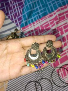 set of 4 earings only in 88