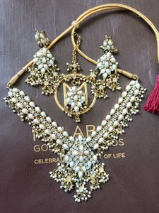 Exquisite Pearl & Crystal Necklace Set