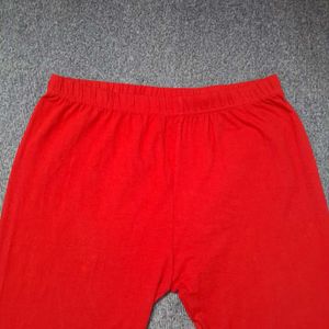 👖 | Red Leggings with Textured Ankle Detail