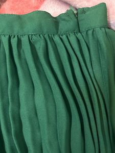 Elegant Pleated Midi Skirt