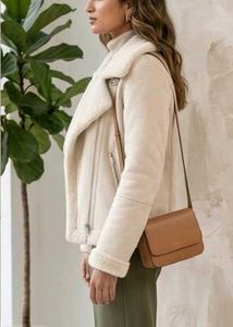 Chic Cream Winter Jacket with Soft Fur Lining