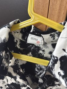 Stylish Black &amp; White Swirl Print Shirt Dress