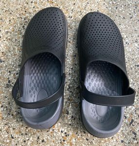 Zerol Black Everyday Wear Clogs for Men