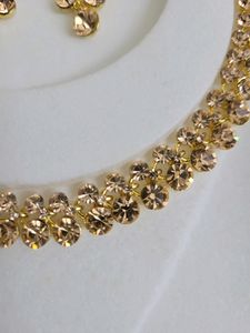 Crystal Neckpiece Set