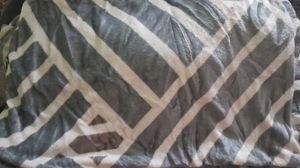 New Stylish Patterned Bedsheet With Pillow Covers