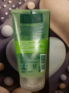 Simple Refreshing Facial Wash