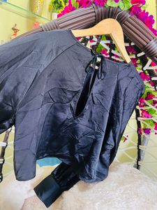 Chic Black Crop Top with Flowy Sleeves