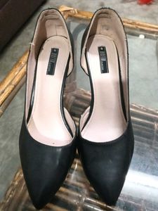 Dotti Classic Black Heels